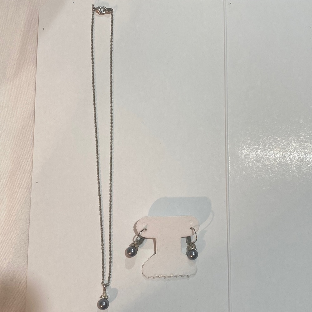 Earring and necklace set